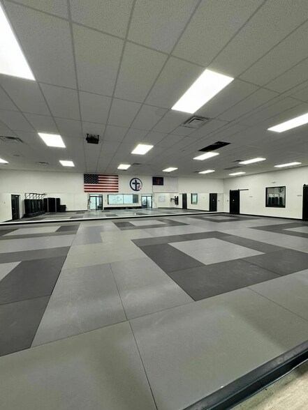 More Photos Of 2217 NW 178th St, Edmond General Retail For Sale
