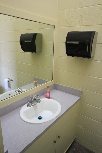 More Photos Of 94-170 Leoleo St, Waipahu Industrial For Sale