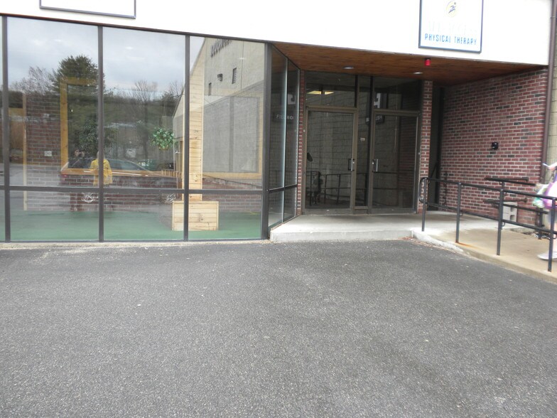 More Photos Of 31 Union Ave, Sudbury Light Distribution For Lease