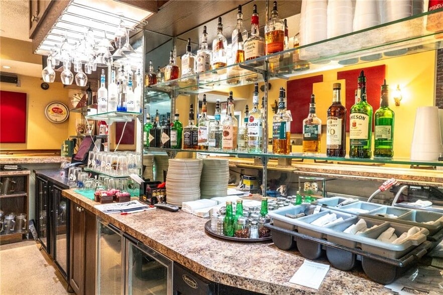 More Photos Of 10 Market St, Pittsburgh Restaurant For Sale