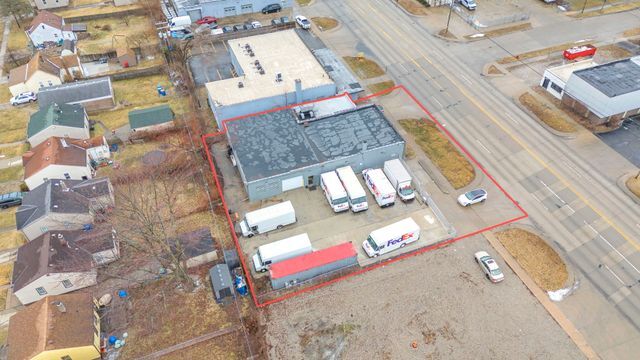 More Photos Of 13920 E 9 Mile Rd, Warren Warehouse For Lease