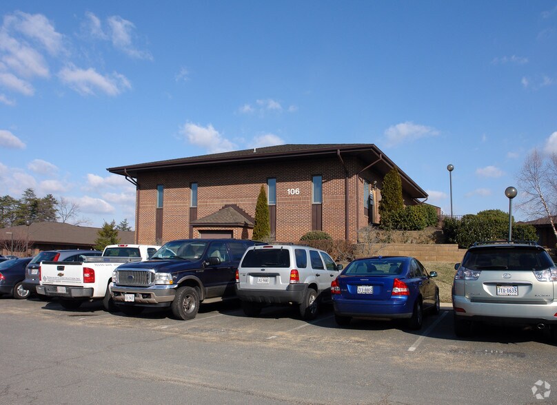 More Photos Of 106 Elden St, Herndon Medical For Lease