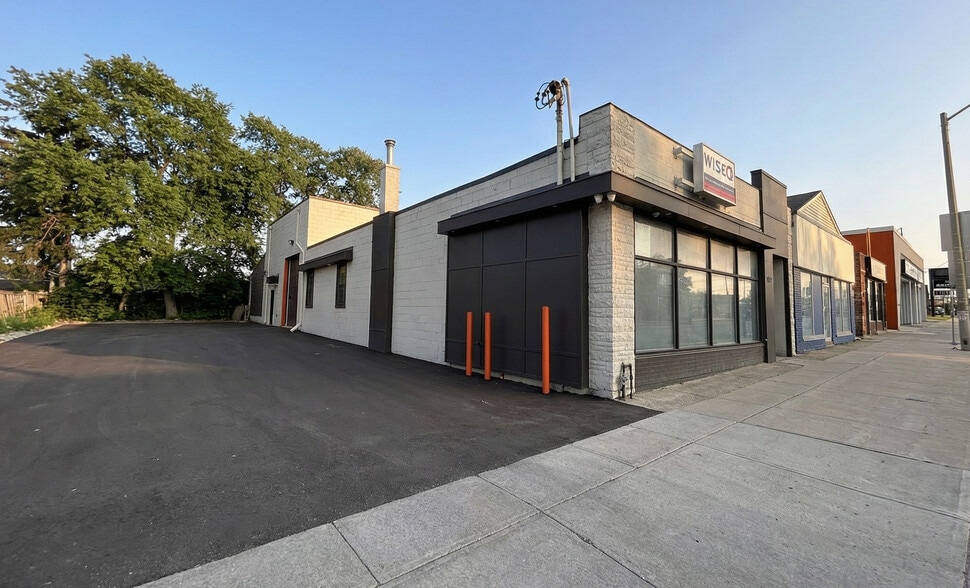 More Photos Of 108 Parkdale Ave N, Hamilton Freestanding For Sale