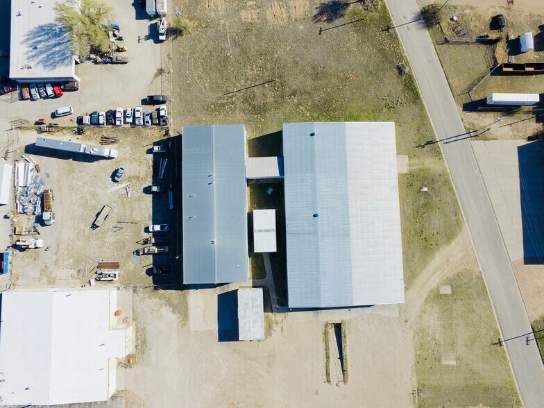 More Photos Of 1302 Rath Ave, Dodge City Distribution For Sale