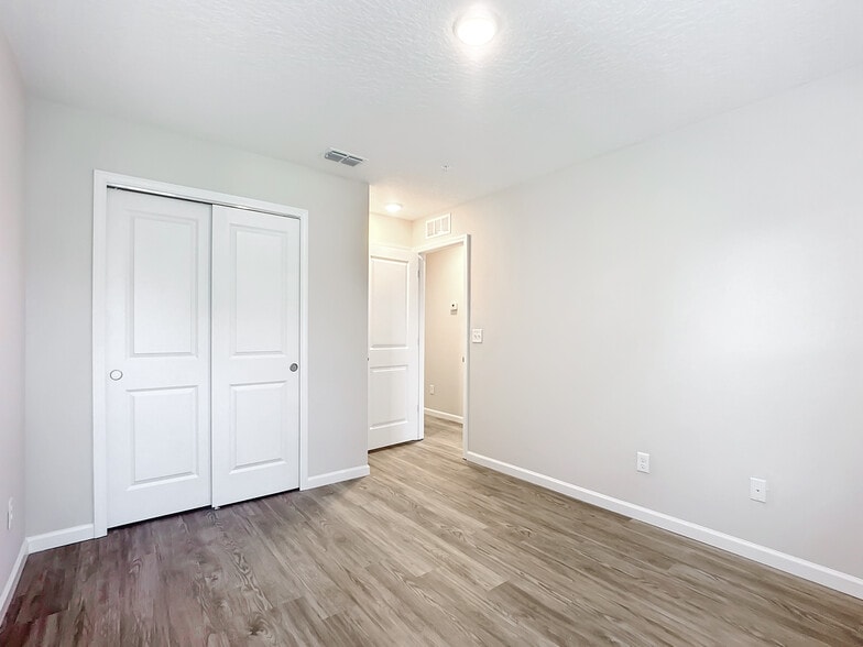 More Photos Of 6421 Breezy Oaks Way, Jacksonville Apartments For Sale
