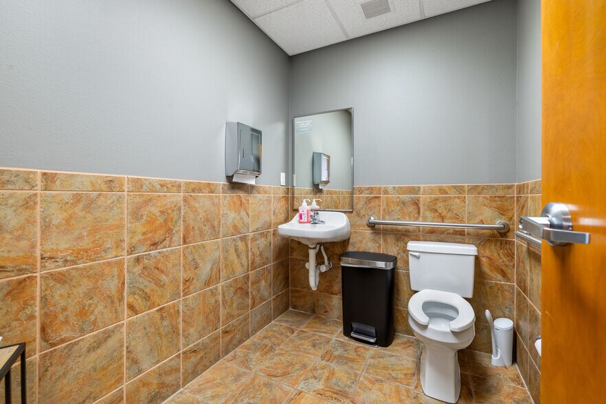 More Photos Of 5955 Mt Rushmore Rd, Rapid City Storefront Retail Office For Sale