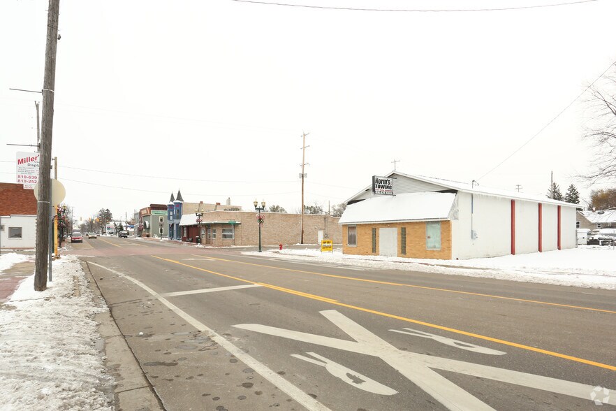 More Photos Of 137 W State St, Montrose Freestanding For Sale