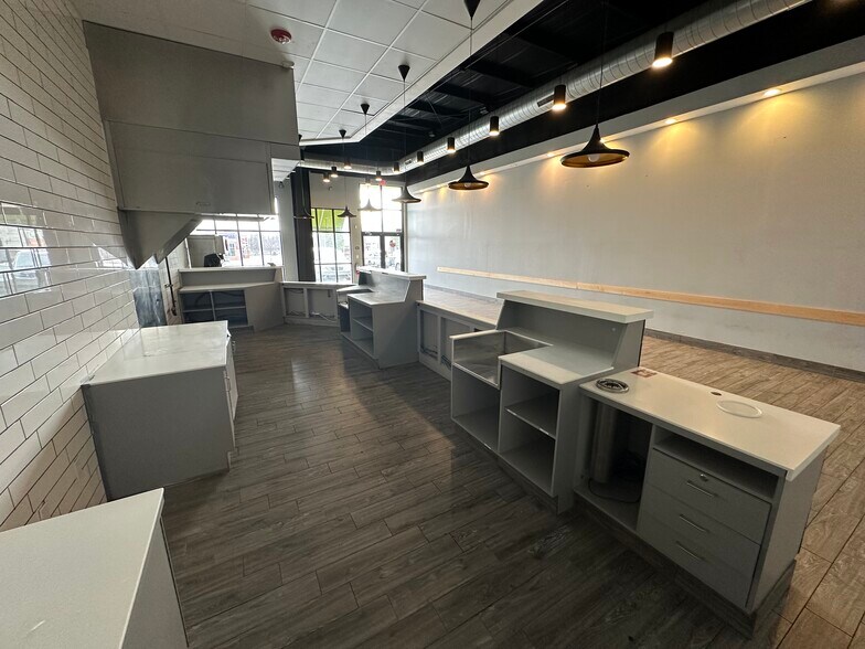 More Photos Of 3233 E Sunshine St, Springfield General Retail For Lease