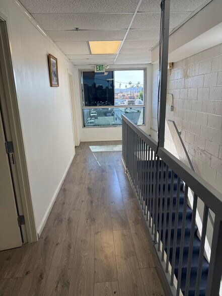 More Photos Of 14529 Archwood St, Van Nuys Storefront Retail Office For Lease