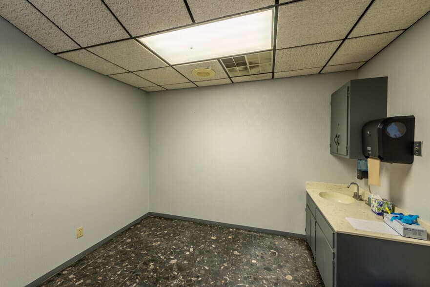 More Photos Of 312 E 2nd St, Alice Healthcare For Sale