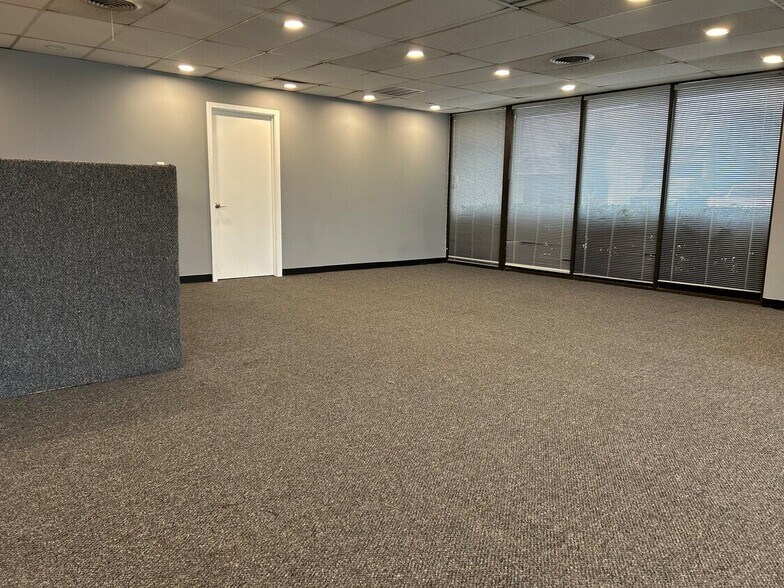 More Photos Of 2734 W Kingsley Rd, Garland Light Distribution For Lease