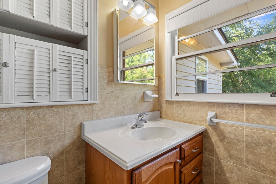 More Photos Of 104 Round Knob Rd, Lexington Office For Sale