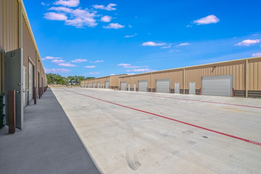 More Photos Of 38 Rust Ln, Boerne Warehouse For Lease