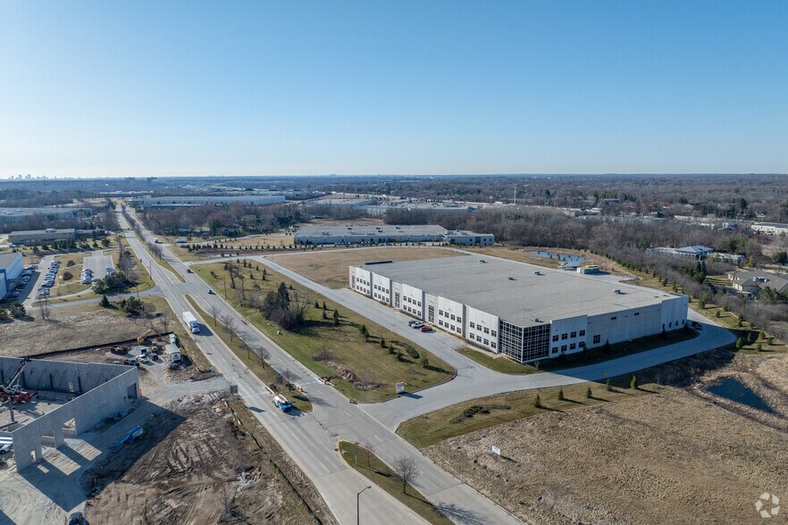 More Photos Of W130 N8675 Old Orchard Rd, Menomonee Falls Warehouse For Lease
