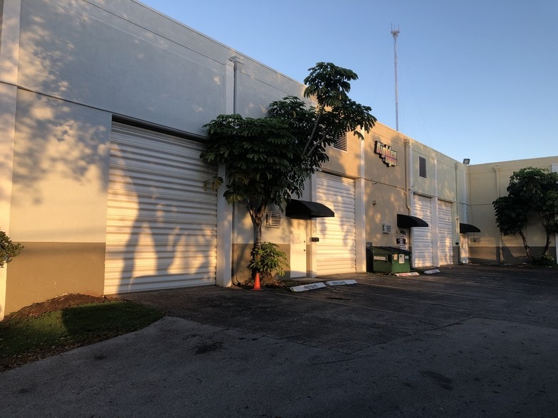 More Photos Of 1975-1981 S Park Rd, Hallandale Unknown For Lease