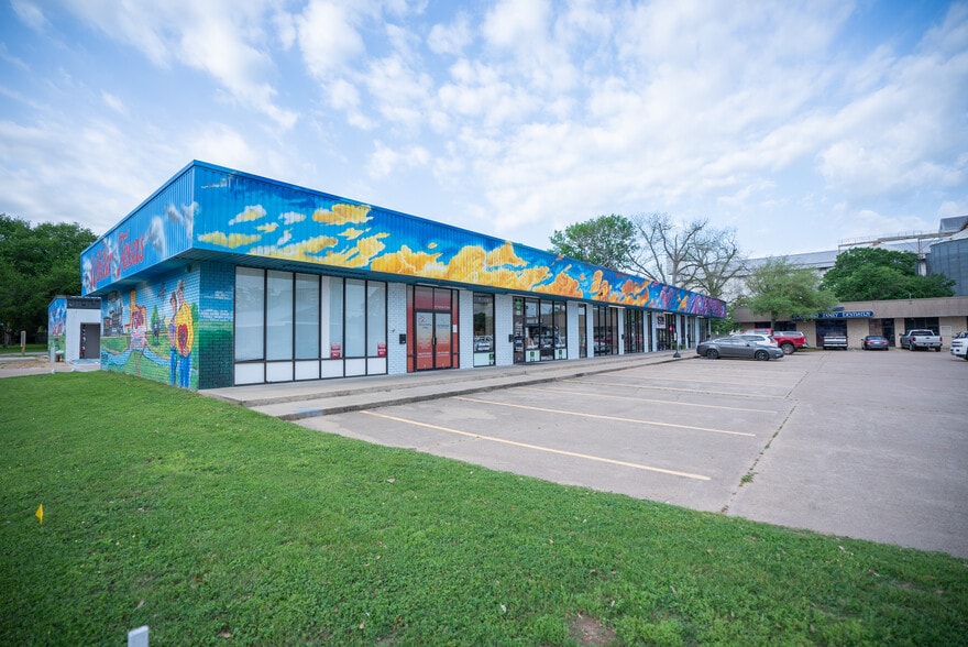 More Photos Of 2611 Washington St, Waller Storefront Retail Office For Lease