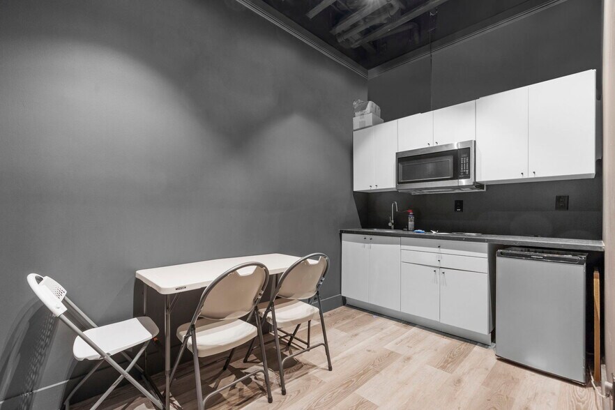 More Photos Of 7620 NW 25th St, Miami Distribution For Sale