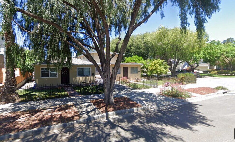 More Photos Of 284 Elmwood St, Mountain View Multifamily For Sale