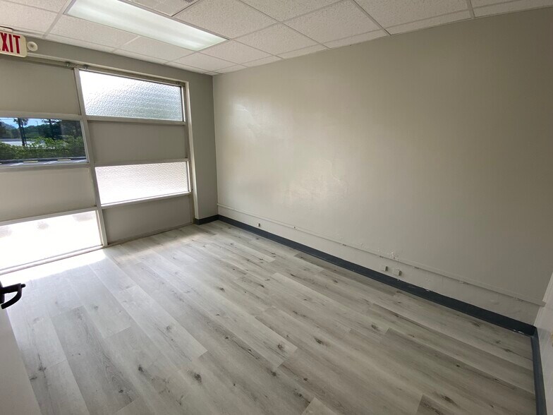 More Photos Of 1401 Applewood Dr, Dalton Medical For Lease