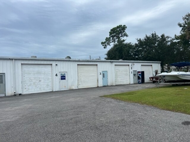 More Photos Of 300-330 S Yonge St, Ormond Beach Warehouse For Sale