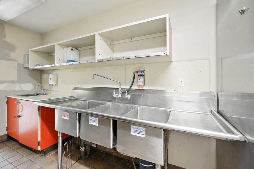 More Photos Of 4310 Barkoskie Rd, Jacksonville Daycare Center For Sale