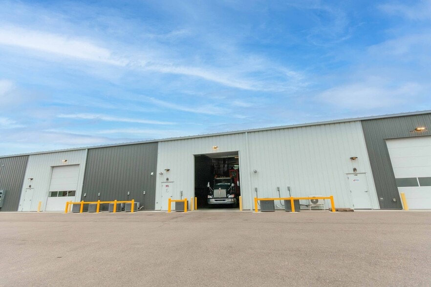 More Photos Of 7292 Greenridge Rd, Windsor Warehouse For Lease