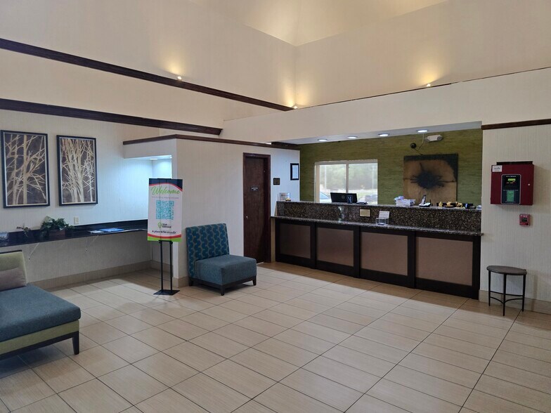 More Photos Of 2700 E 2nd St, Edmond Hotel For Sale