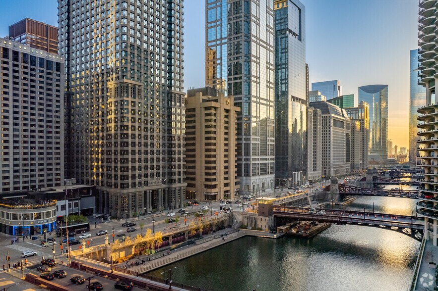 More Photos Of 55 W Wacker Dr, Chicago Office For Sale