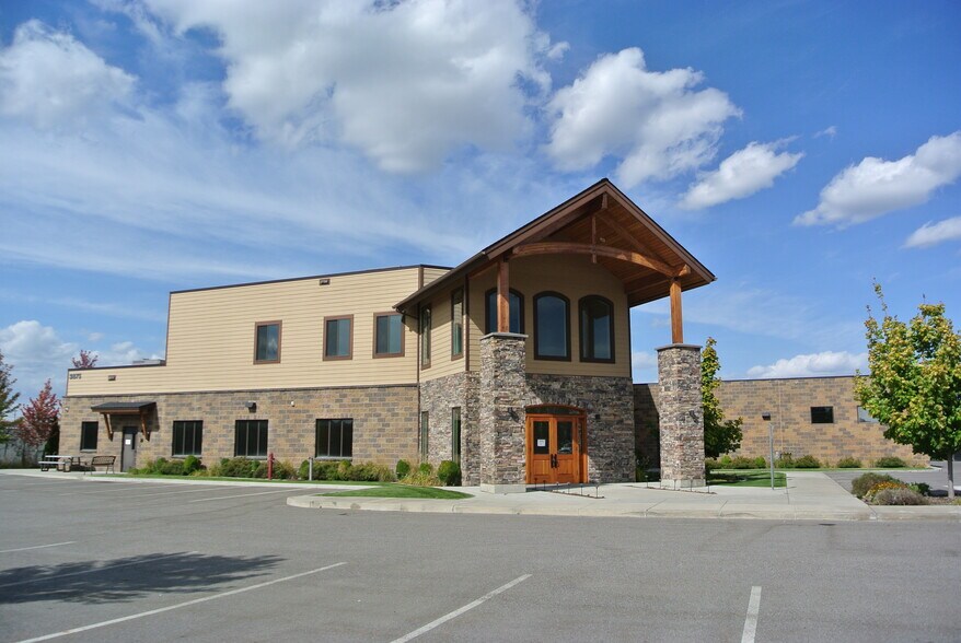 More Photos Of 3875 N Schreiber Way, Coeur d'Alene Warehouse For Lease