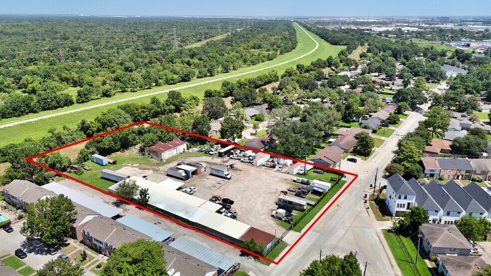 More Photos Of 1915 Sherwood Forest St, Houston Warehouse For Sale