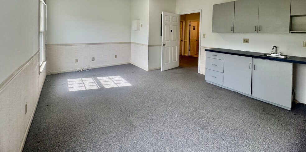More Photos Of 1999 S Main St, Blacksburg Office Residential For Lease
