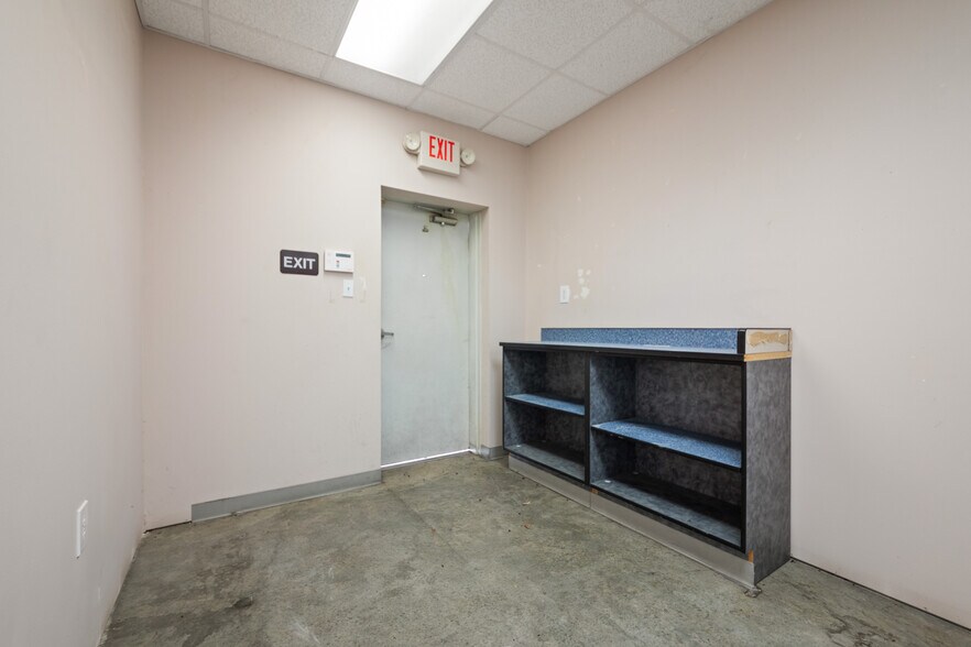 More Photos Of 106 Abigayles Row, Scott Warehouse For Sale