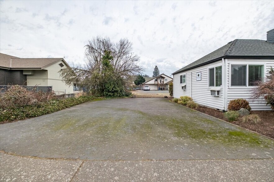 More Photos Of 410 N 1st Ave, Stayton Office For Sale