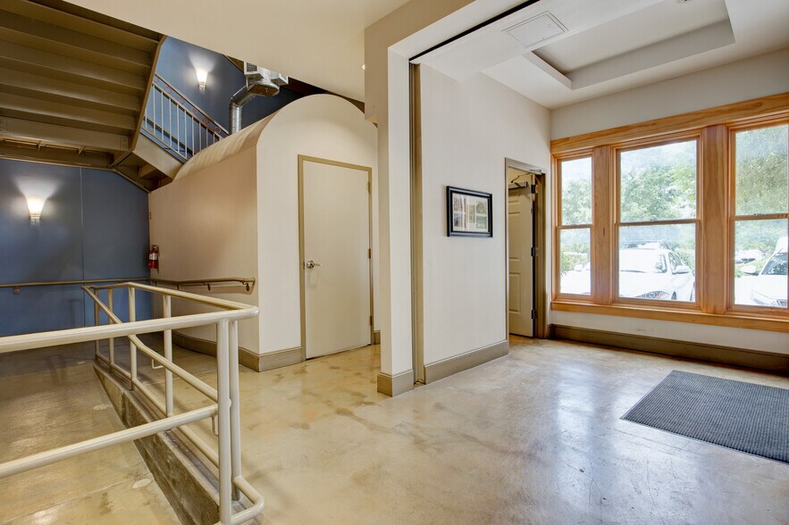 More Photos Of 1200 W Magnolia Ave, Fort Worth Office For Lease