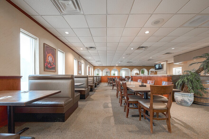 More Photos Of 1127 Marina Bay Dr, Kemah Restaurant For Sale