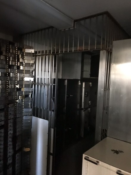 More Photos Of 936 N 9th St, Reading Bank For Sale