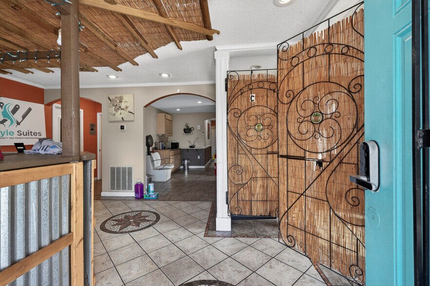 More Photos Of 4849 Mercer University Dr, Macon-Bibb Storefront For Sale