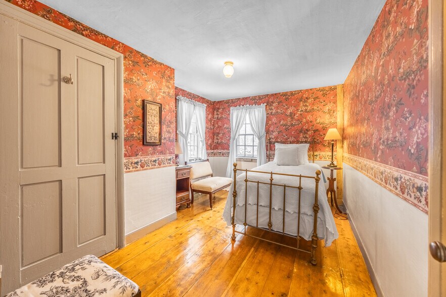 More Photos Of 40 Union St, Blue Hill Hospitality For Sale