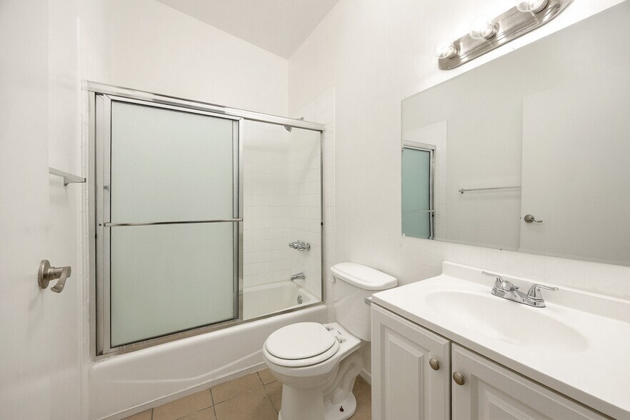 More Photos Of 2104 Mozart St, Los Angeles Apartments For Sale