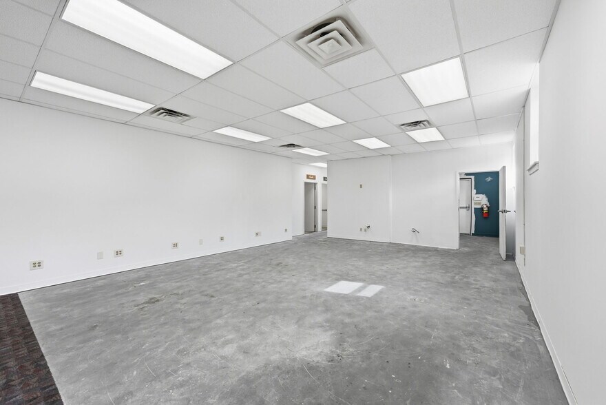 More Photos Of 197 E Morse St, Markle Office For Sale