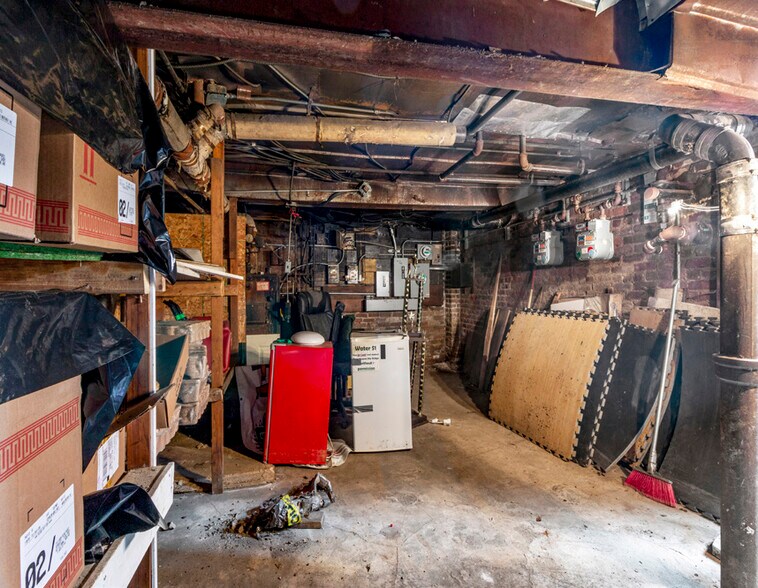 More Photos Of 30-22 Steinway St, Astoria Storefront For Lease