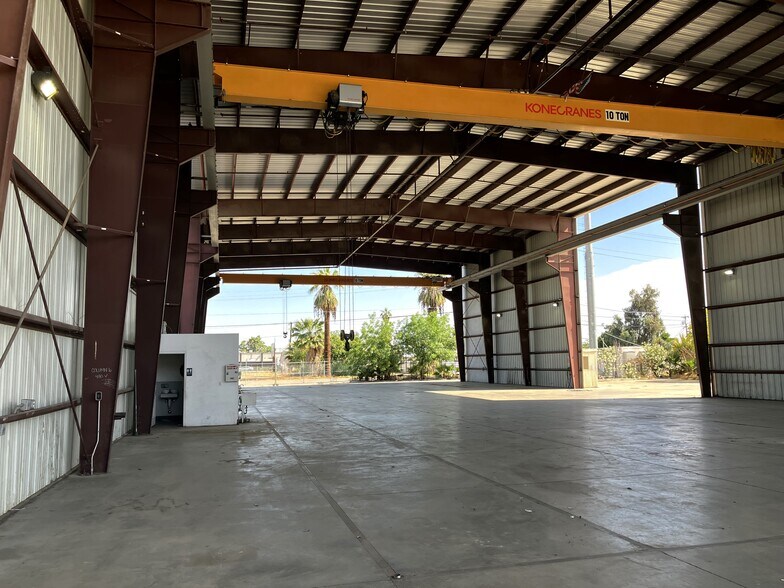More Photos Of 1300 32nd St, Bakersfield Warehouse For Lease