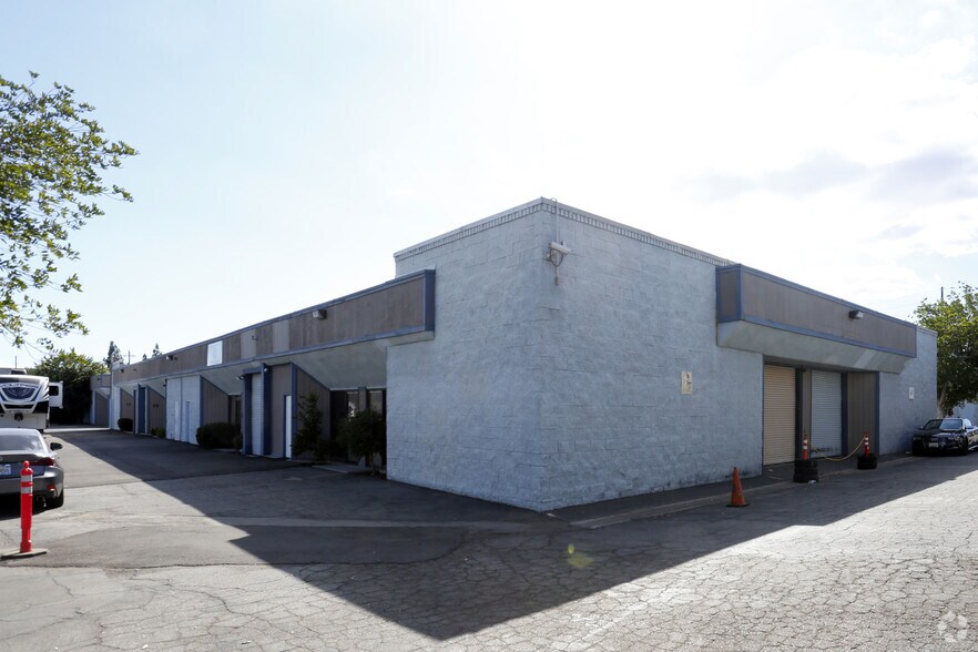 Primary Photo Of 9950-9960 Canoga Ave, Chatsworth Light Distribution For Lease