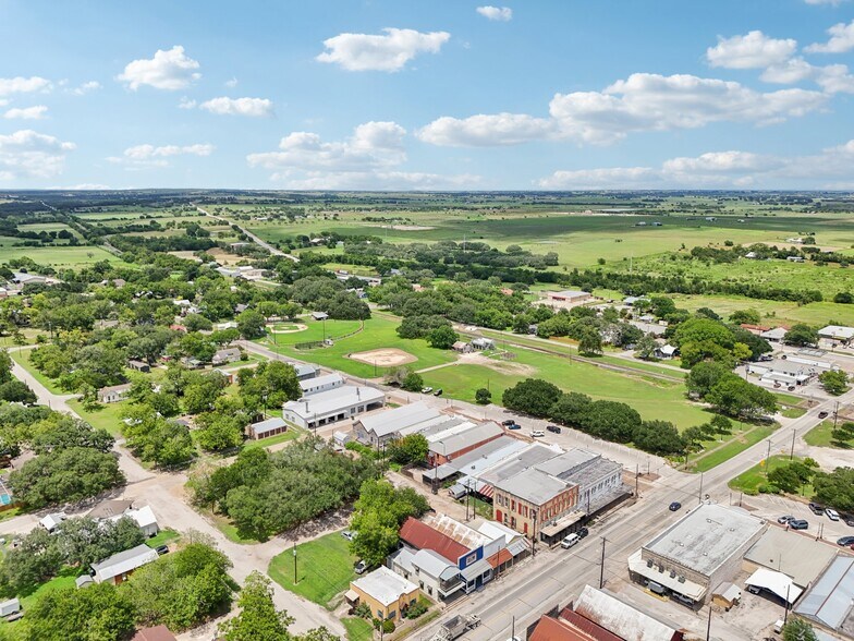 More Photos Of 113 N Main St, Moulton Bar For Sale