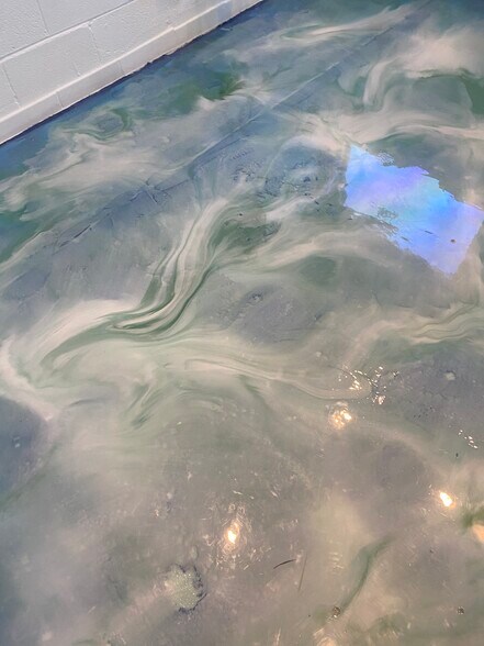 More Photos Of 2401 N Harding St, Indianapolis Flex For Sale