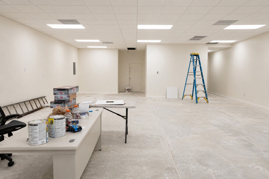 More Photos Of 17601 NW 78th Ave, Hialeah Unknown For Lease