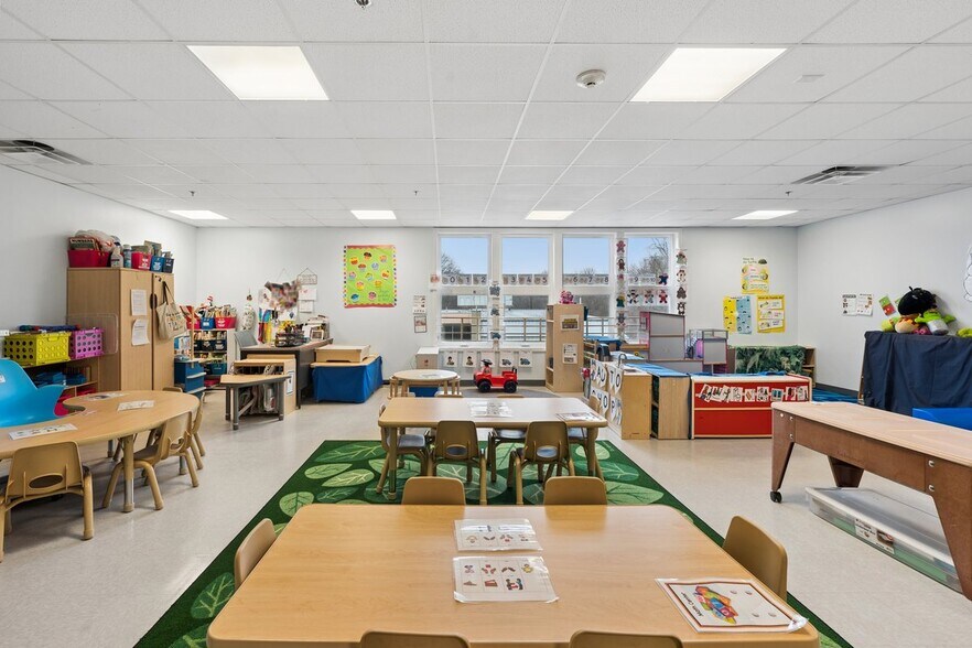 More Photos Of 443 W Lowell Ave, Haverhill Office For Sale