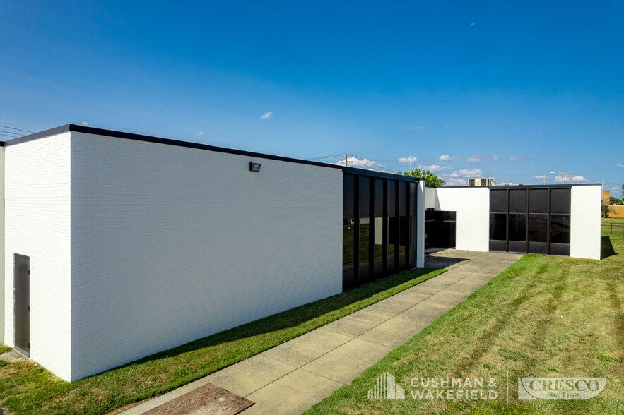 More Photos Of 20900 Miles Pky, Warrensville Heights Warehouse For Sale