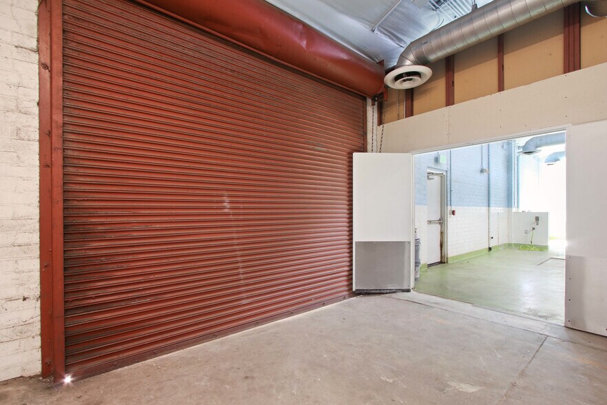 More Photos Of 3940 Higuera St, Culver City Showroom For Sale