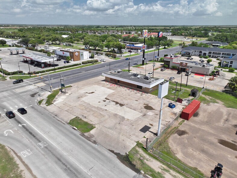 More Photos Of 101 E Expressway 83, La Feria Convenience Store For Sale